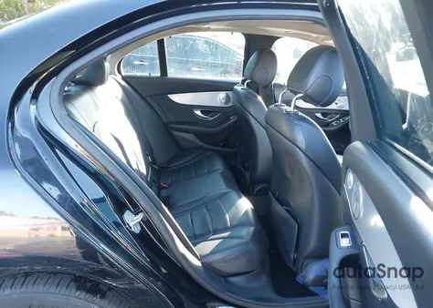 2015 Mercedes-Benz C 300 4Matic из США, поврежденный, VIN 55SWF4KBXFU064635